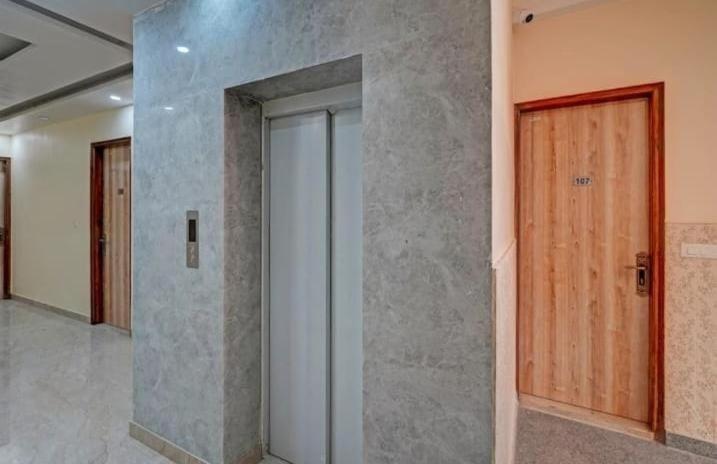Shourya Hotel And Banquet Noida Extérieur photo