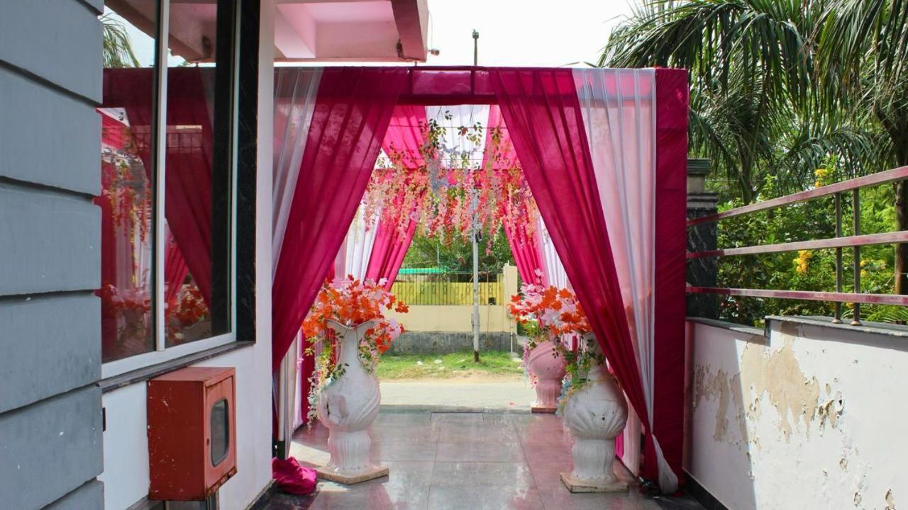 Shourya Hotel And Banquet Noida Extérieur photo